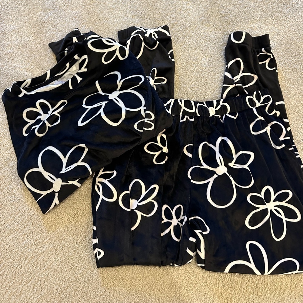 No Boundaries Black & White Soft Set